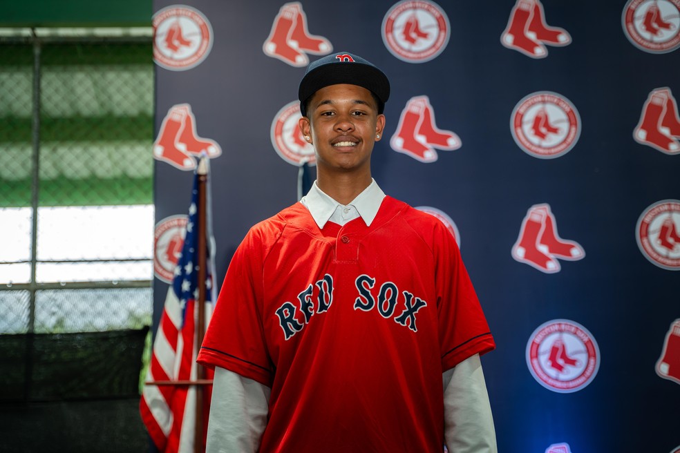 Cláudio Pereira, de 17 anos, fechou contrato para ser jogador do Boston Red Sox, da MLB — Foto: Divulgação/Red Sox