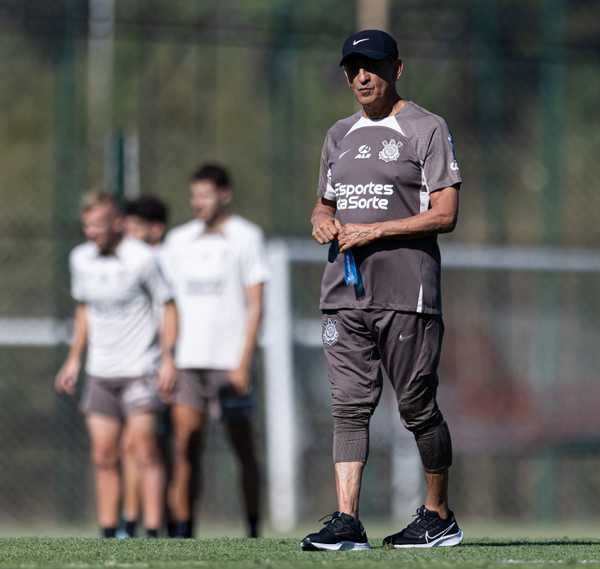 Corinthians promove alterações na escalação para partida decisiva na Sul-Americana.