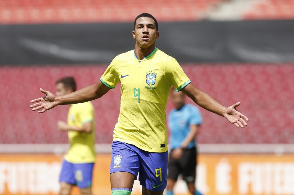 Craque do Fluminense faz três, Brasil atropela Nova Caledônia e respira na  Copa do Mundo Sub-17 - Lance!