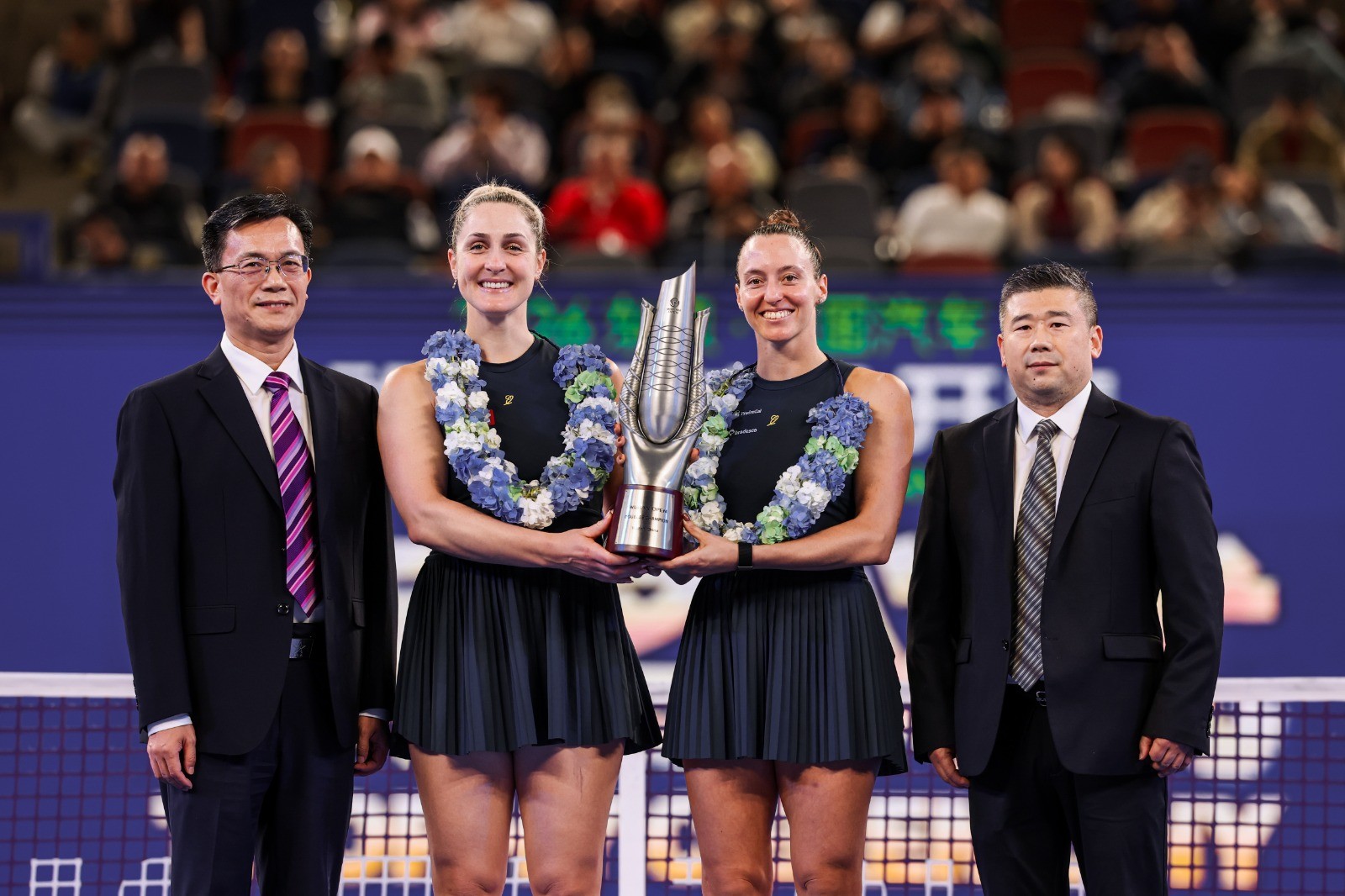Luisa Stefani e Gabi Dabrowski são campeãs do WTA 1000 de Wuhan