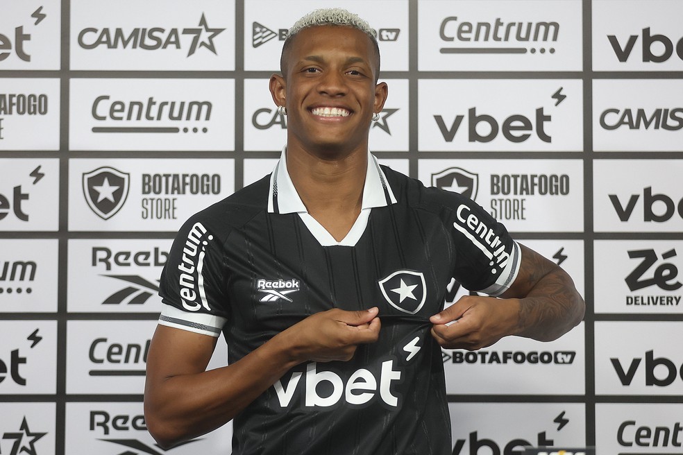Danilo deve estrear pelo Botafogo contra o Cruzeiro — Foto: Vitor Silva/BFR