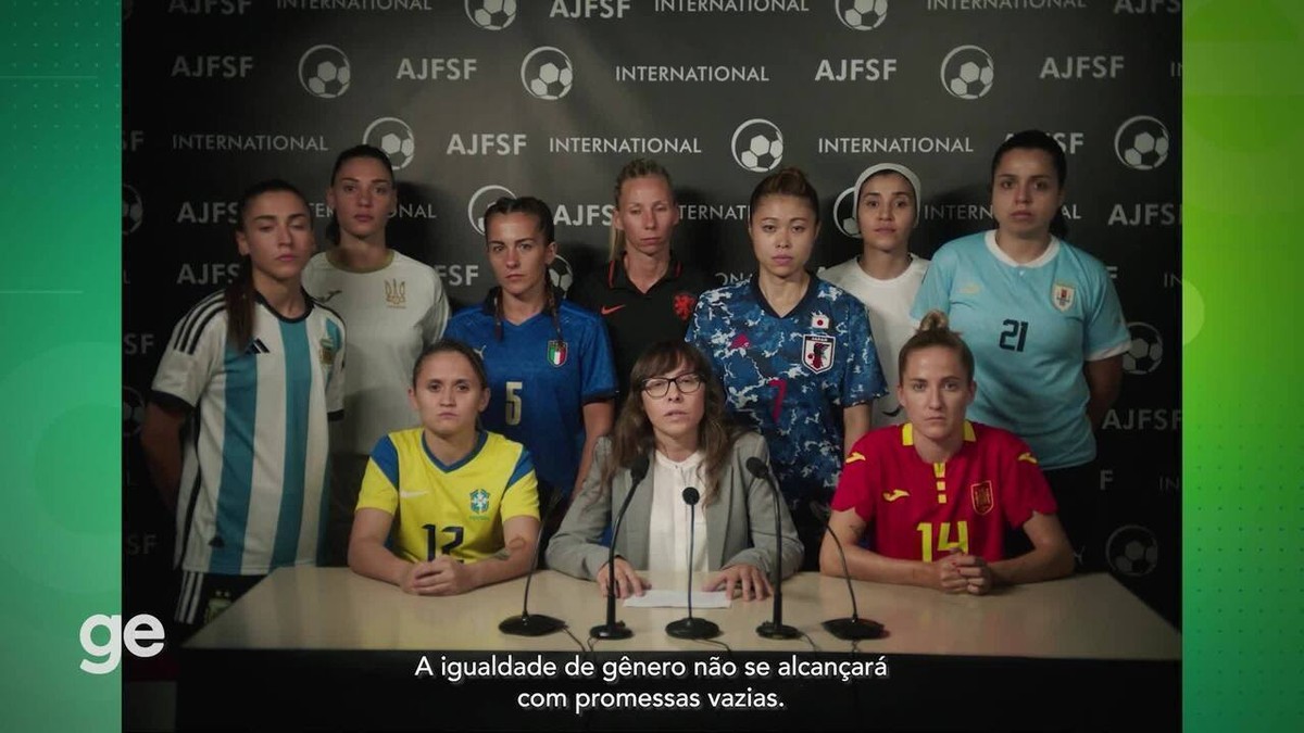 SESA - Meninas do futebol de salão da Sesa recebem medalhas e