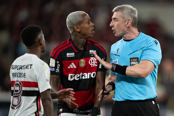 Bragantino retoma investida para tirar Wallace Yan do Flamengo