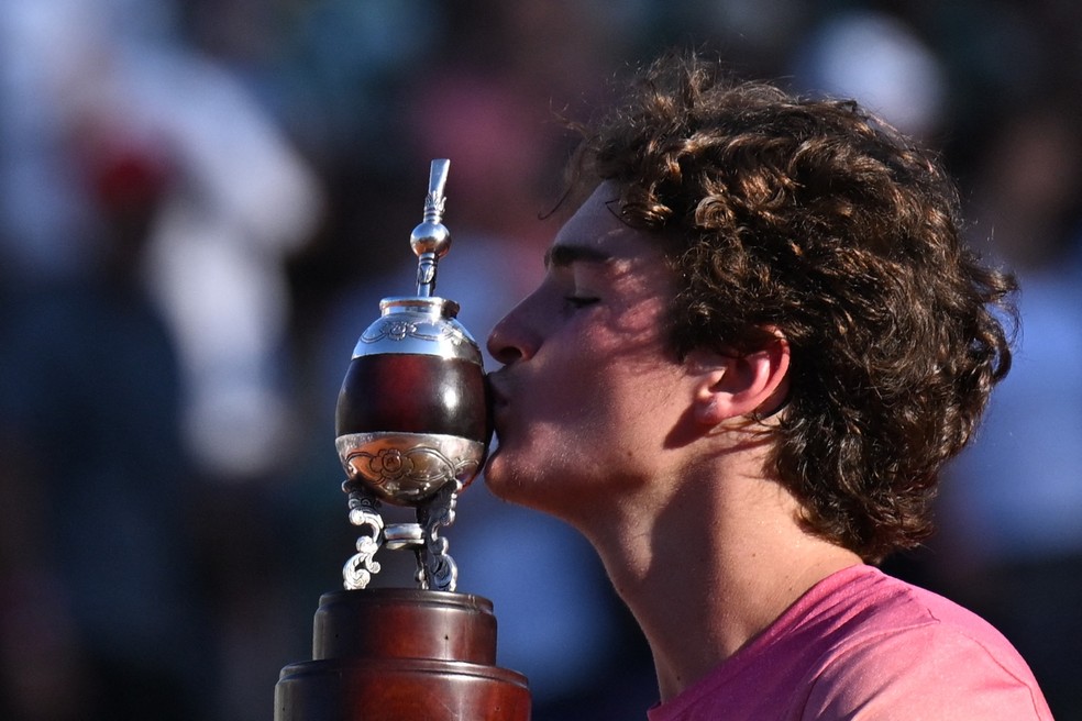 João Fonseca campeão do ATP Buenos Aires — Foto: Luis ROBAYO / AFP