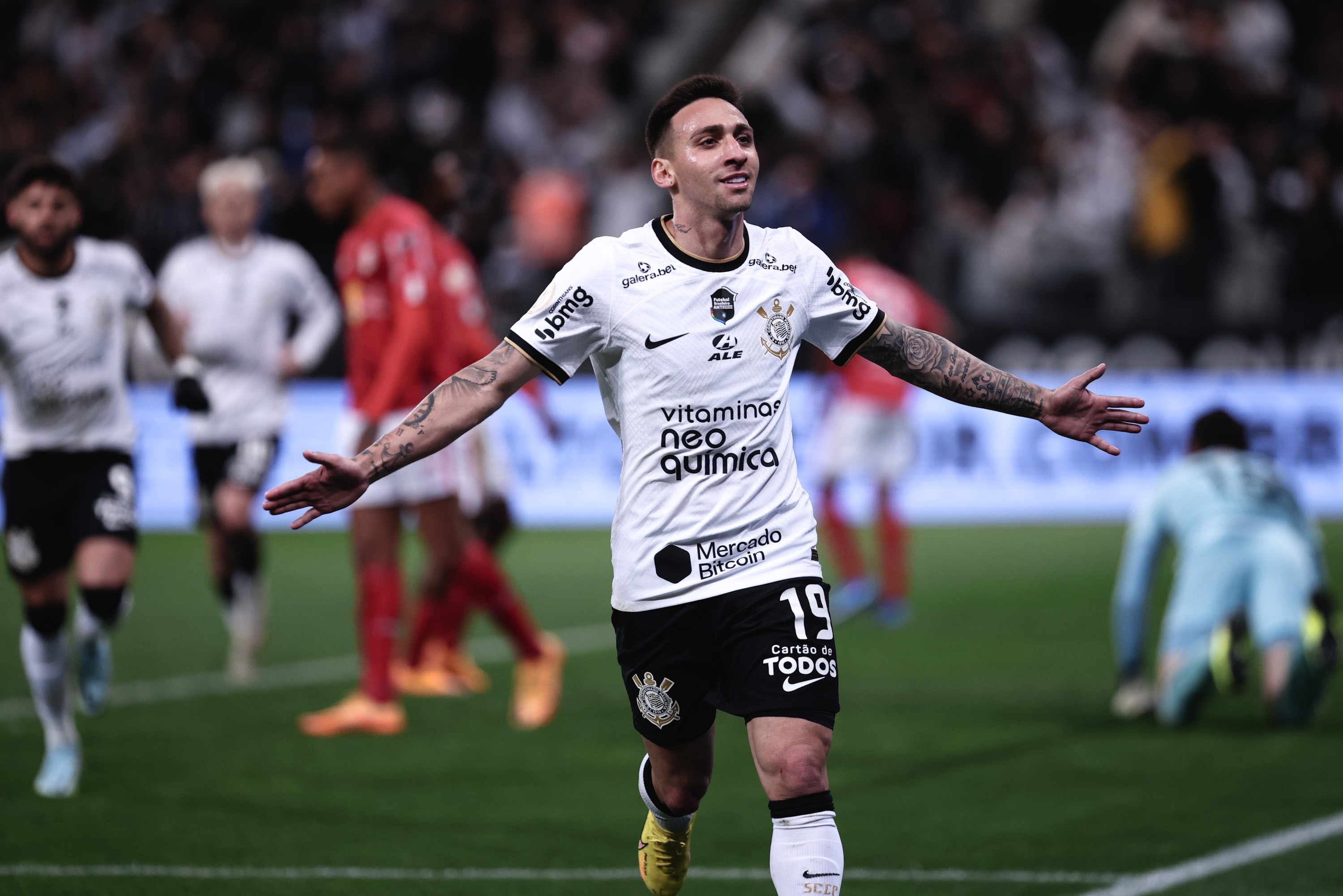 Recuperação longa e contrato curto: Gustavo Mosquito terá ano ...