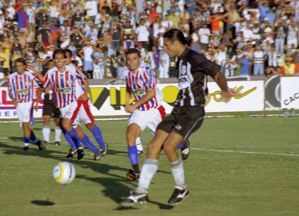 Adelino em jogo do Treze contra o Itabaiana na Série C de 2005 — Foto: Leonardo Silva/Jornal da Paraíba