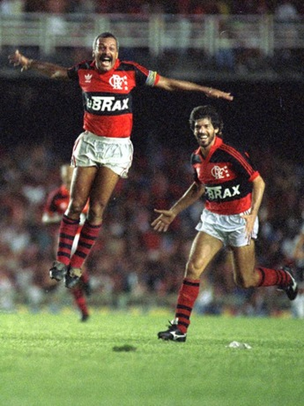 Junior em ação pelo Flamengo em 1992 — Foto: Agência O Globo