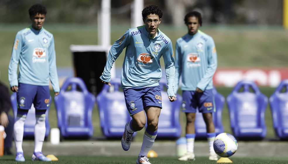 Felipe Morais, do Cruzeiro, com a seleção brasileira sub-16 — Foto: Rafael Ribeiro/CBF