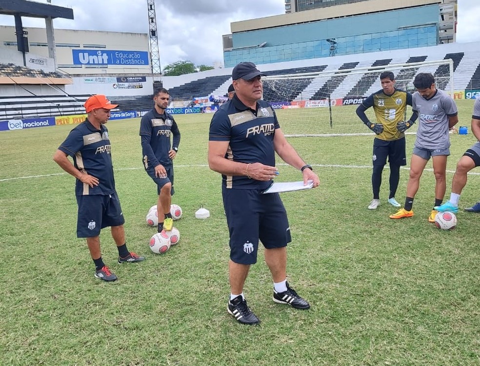 Nacional recebe torcida no primeiro treino de olho na temporada de