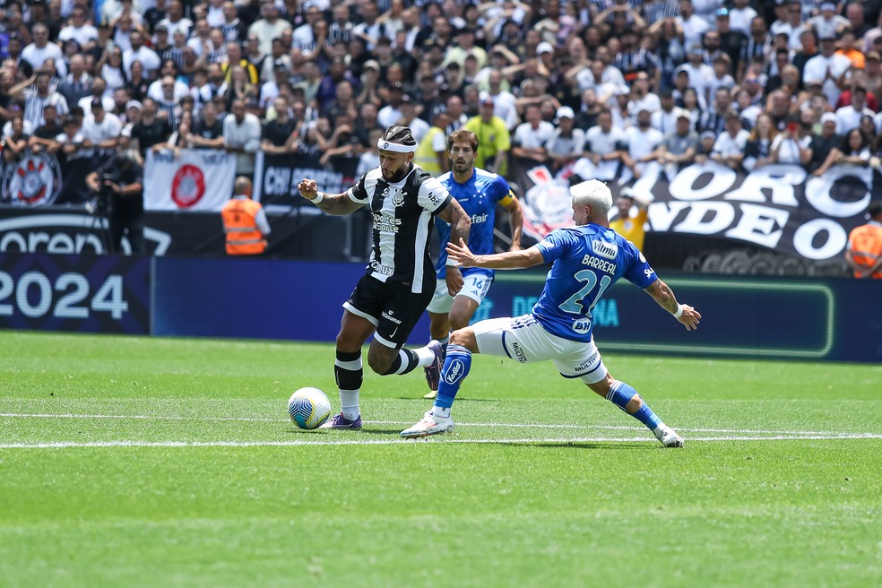 Gol de Memphis em Corinthians x Cruzeiro — Foto: Marco Miatelo/AGIF