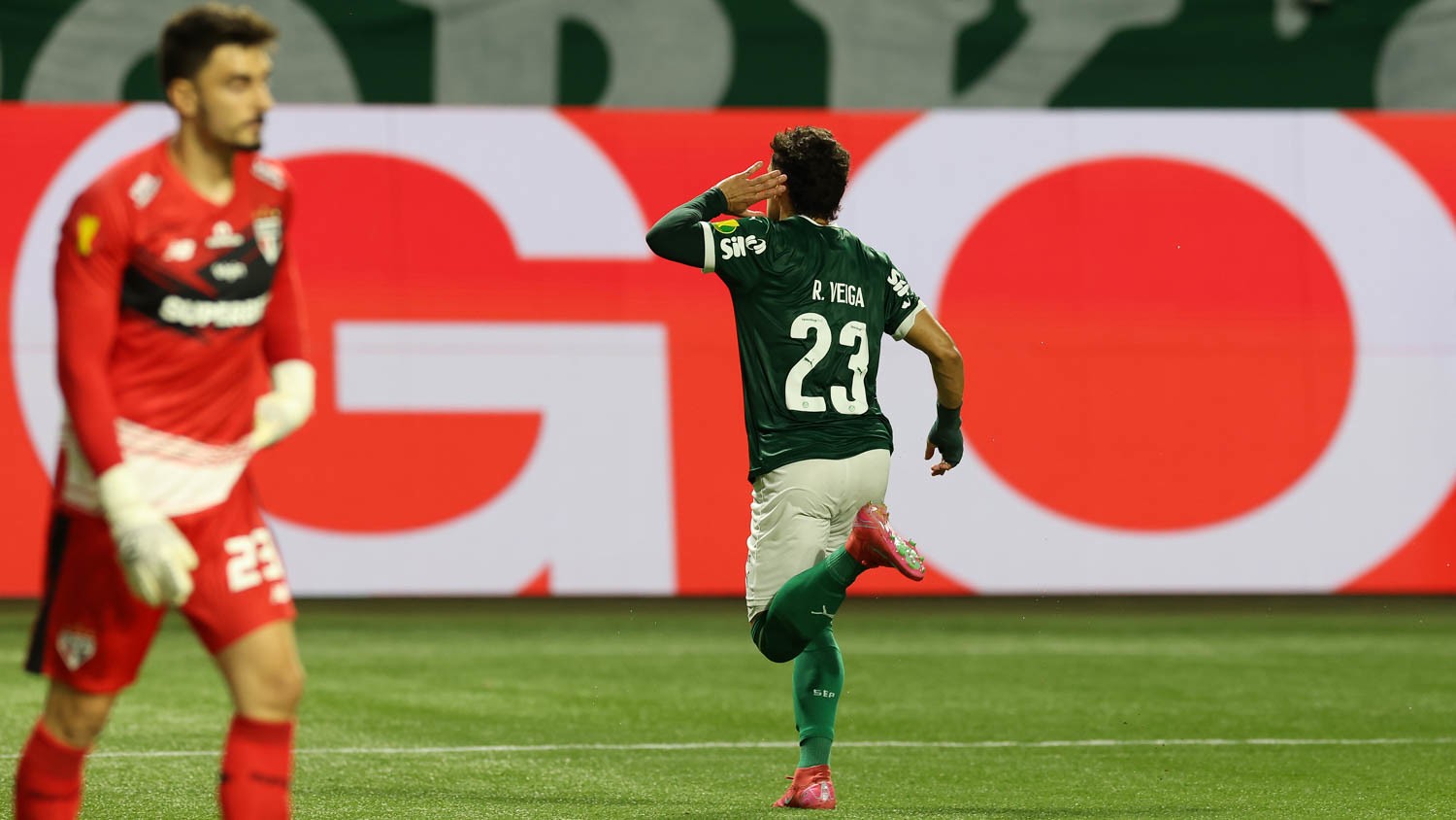 Rei dos Clássicos: Veiga supera marca de Edmundo e decide final.