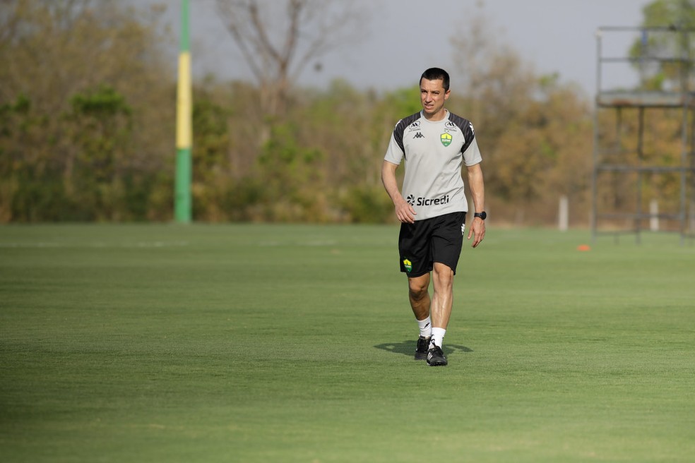 Eduardo Barros no CT Manoel Dresch — Foto: AssCom Dourado