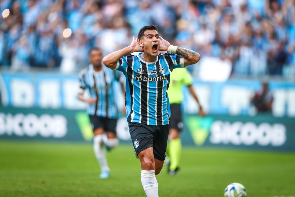 Cristaldo comemora gol do Grêmio sobre o Coritiba — Foto: Lucas Uebel/Grêmio
