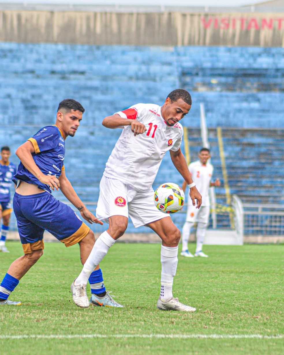 O Spartax terminou com um jogador a menos, depois que Washington (11) foi expulso nos acréscimos do 2º tempo — Foto: João Paulo/Posenoclick.05
