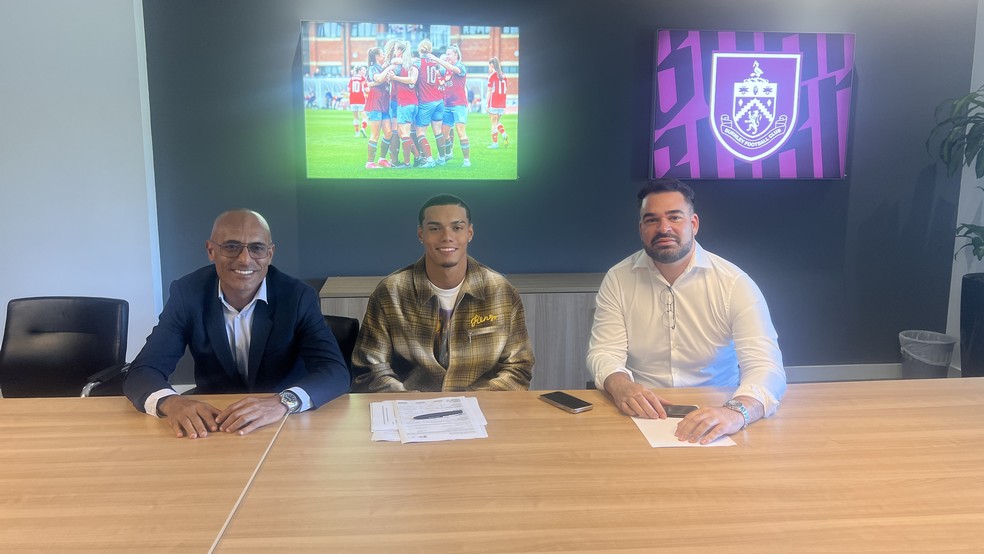 Jornal: João Mendes, filho de Ronaldinho Gaúcho, assina com o Hull City