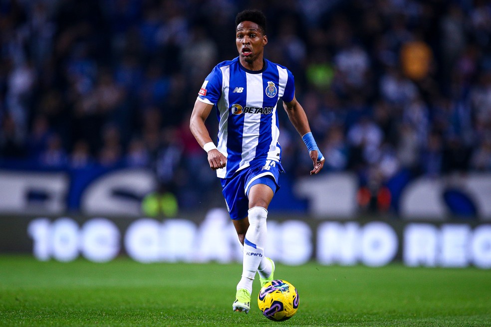Lateral Wendell em ação pelo Porto, de Portugal — Foto: Diogo Cardoso/Getty Images