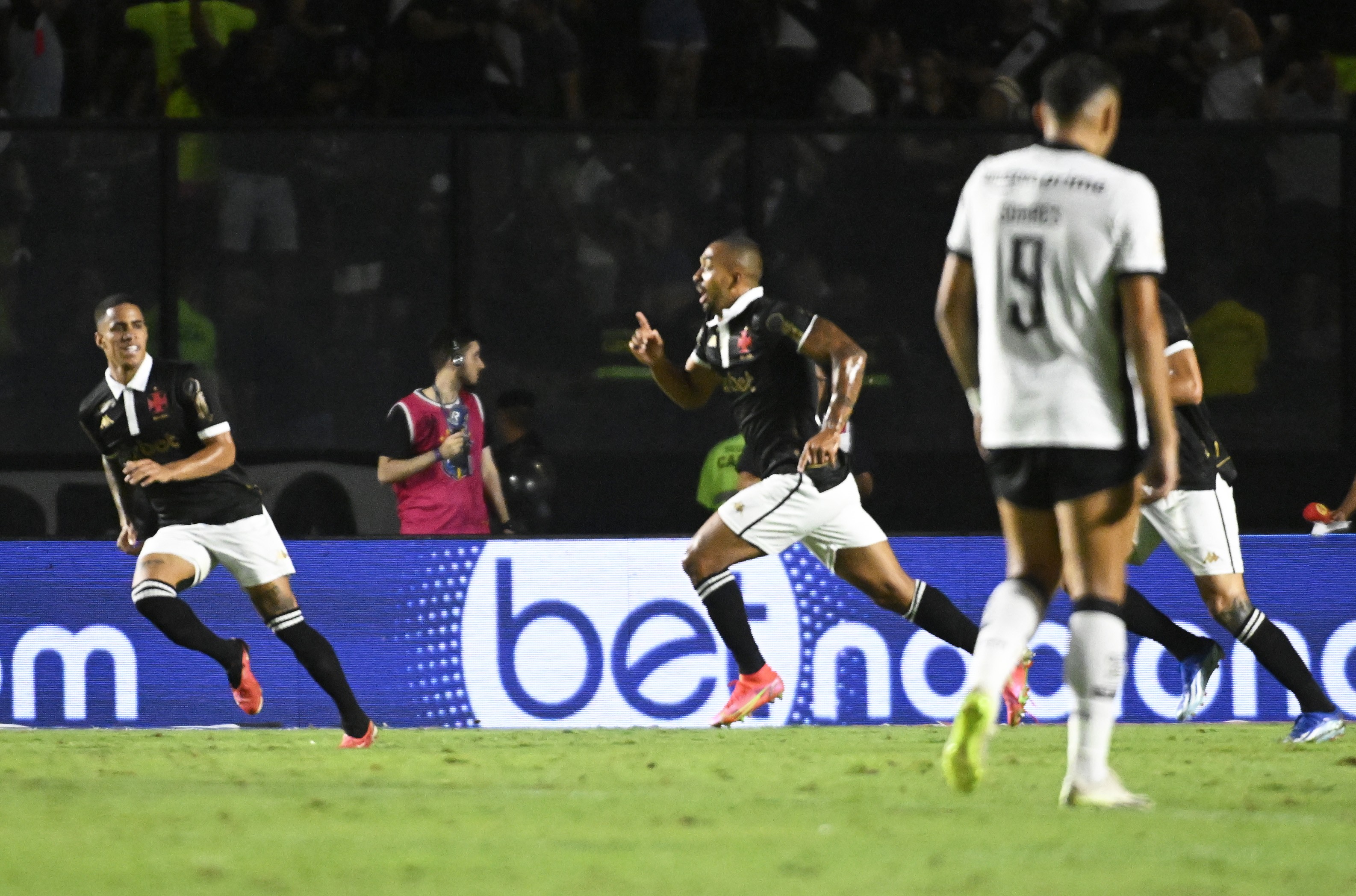 O que está em jogo para o Vasco no confronto direto contra o Botafogo