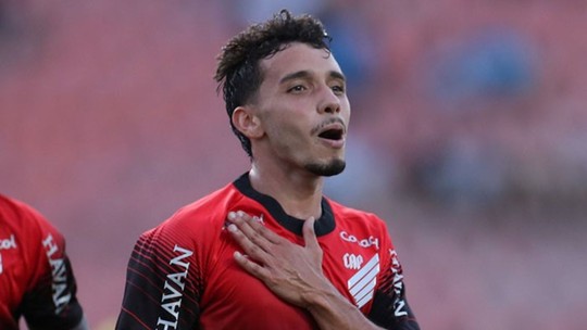 Athletico não consegue manter vitória, mas promessas da base cumprem lição de casa; análise