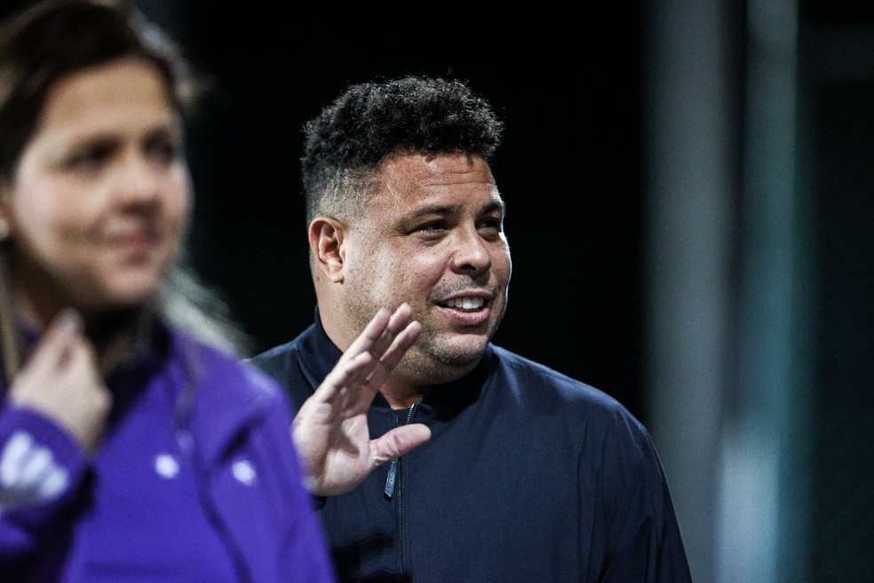 Ronaldo acompanha jogo do time feminino do Cruzeiro no Brasileiro — Foto: Divulgação/Cruzeiro