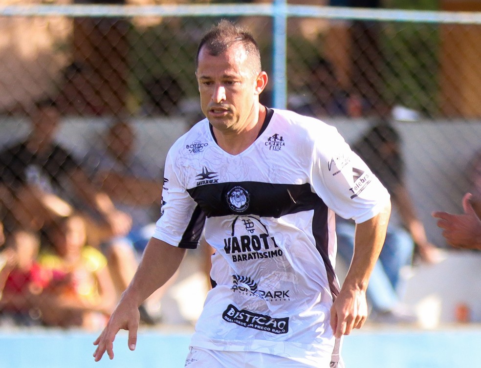 Jogou Copa do Mundo, foi revelado pelo Corinthians e agora vive no futebol  de várzea