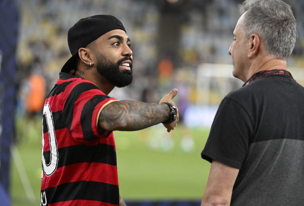 Gabigol conversa com Landim antes de Vasco x Flamengo