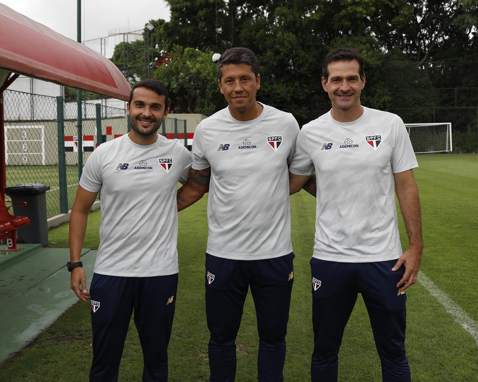 Thiago Carpini e a nova comissão técnica do São Paulo — Foto: Rubens Chiri / São Paulo