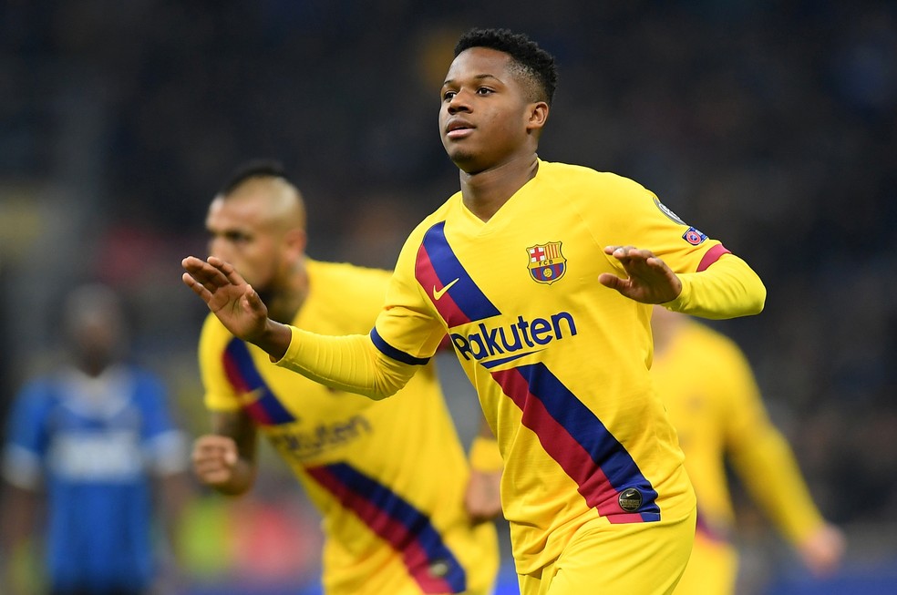 Ansu Fati comemora primeiro gol na Liga dos Campeões — Foto: Daniele Mascolo/Reuters