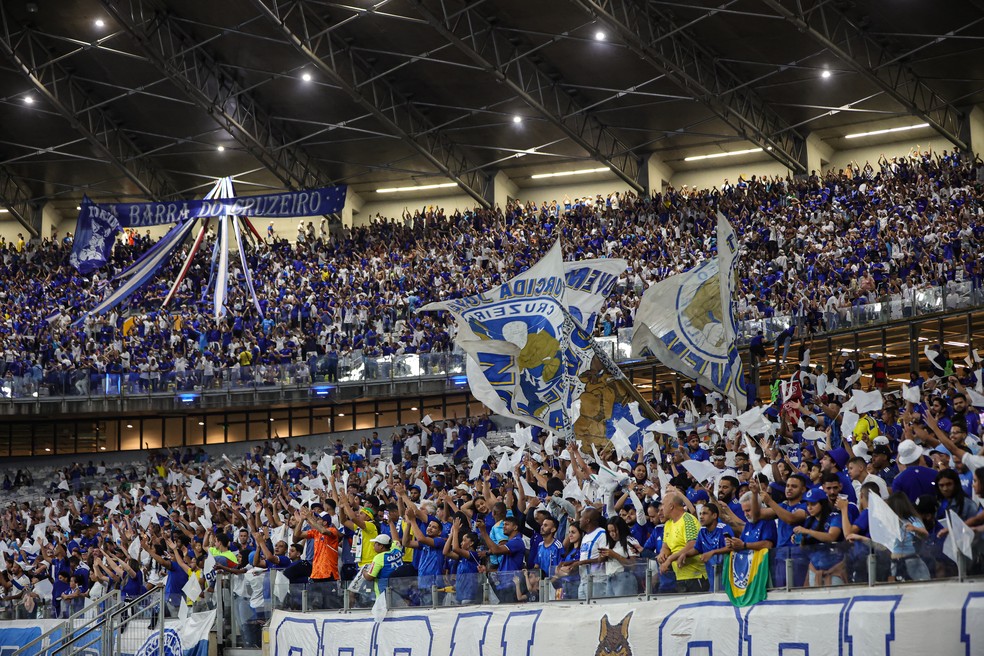 Torcida do Cruzeiro no Mineirão contra o Atlético-MG — Foto: Gilson Lobo/AGIF