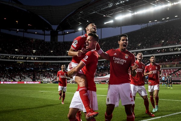 Nesta terça-feira, 24, SBT exibe jogo entre PSV Eindhoven e Benfica pela Champions  League - Jornal do Oeste