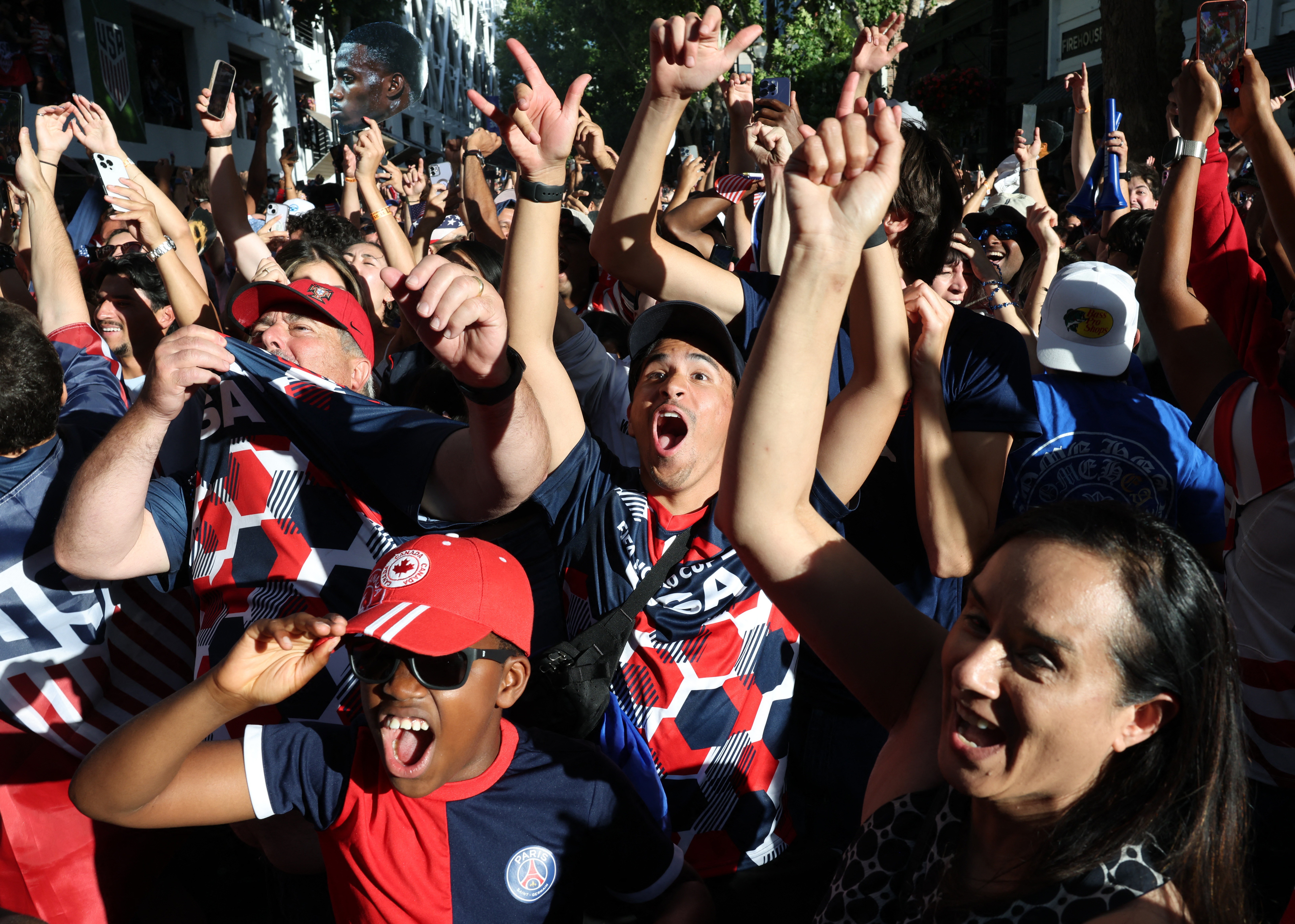 Músicas da torcida dos Estados Unidos viram piada nas redes sociais