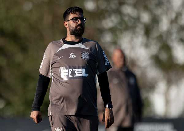 Corinthians anuncia Raphael Laruccia como novo técnico em partida contra o Vitória