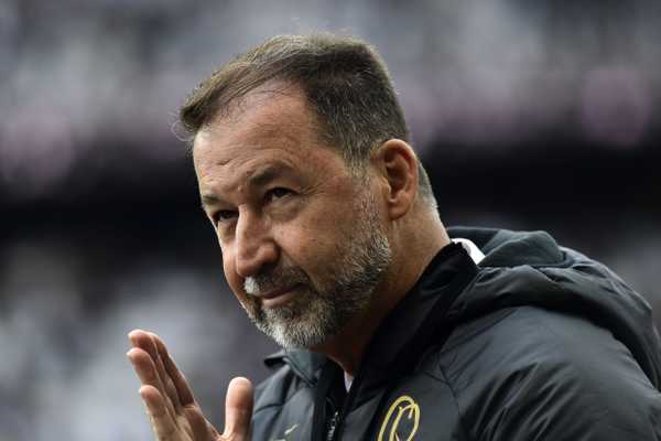 Conselho do Corinthians votará impeachment de Augusto Melo na reunião.