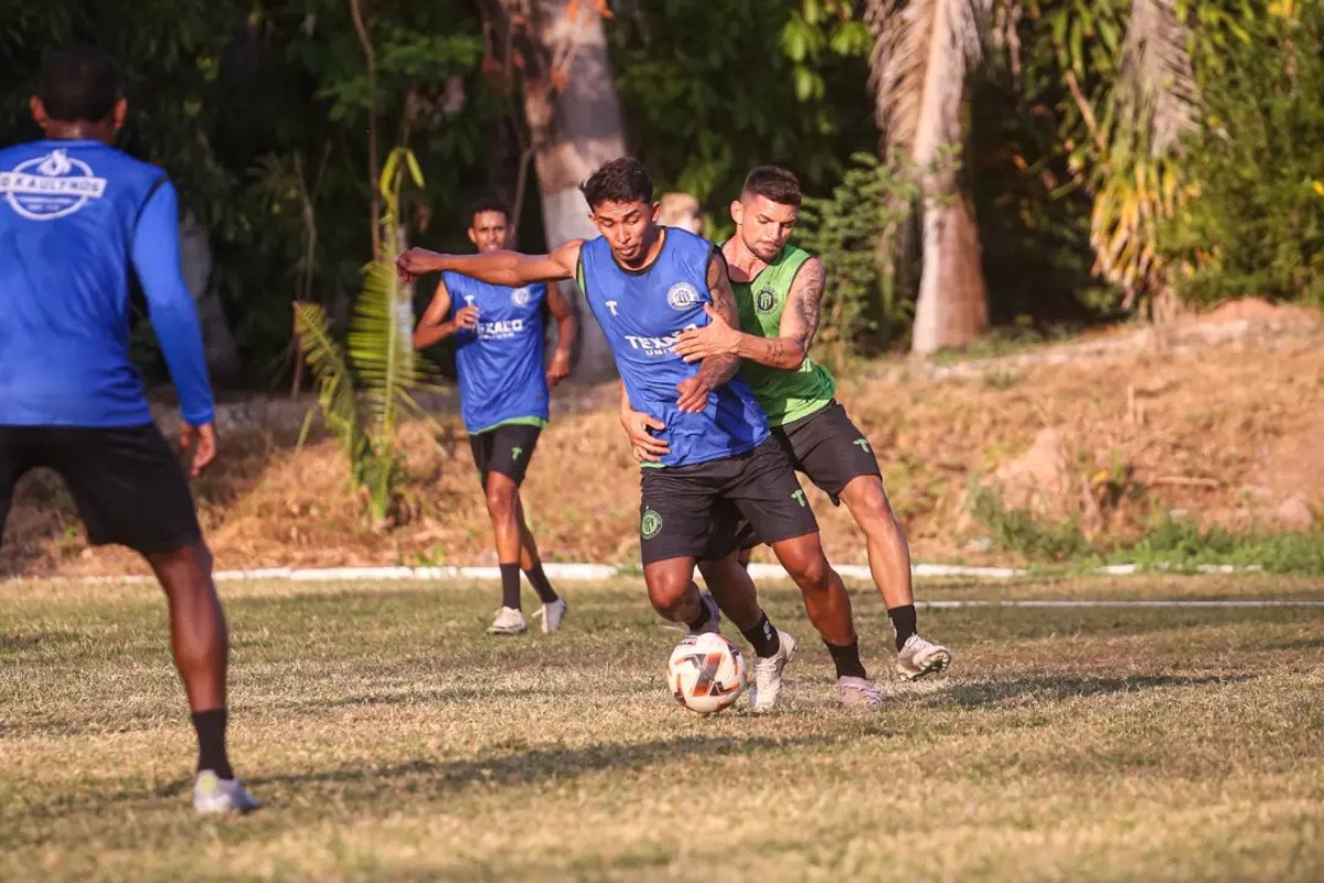 Comercial-PI treina com ausência de zagueiro e ensaia time titular para estreia do Piauiense Série B