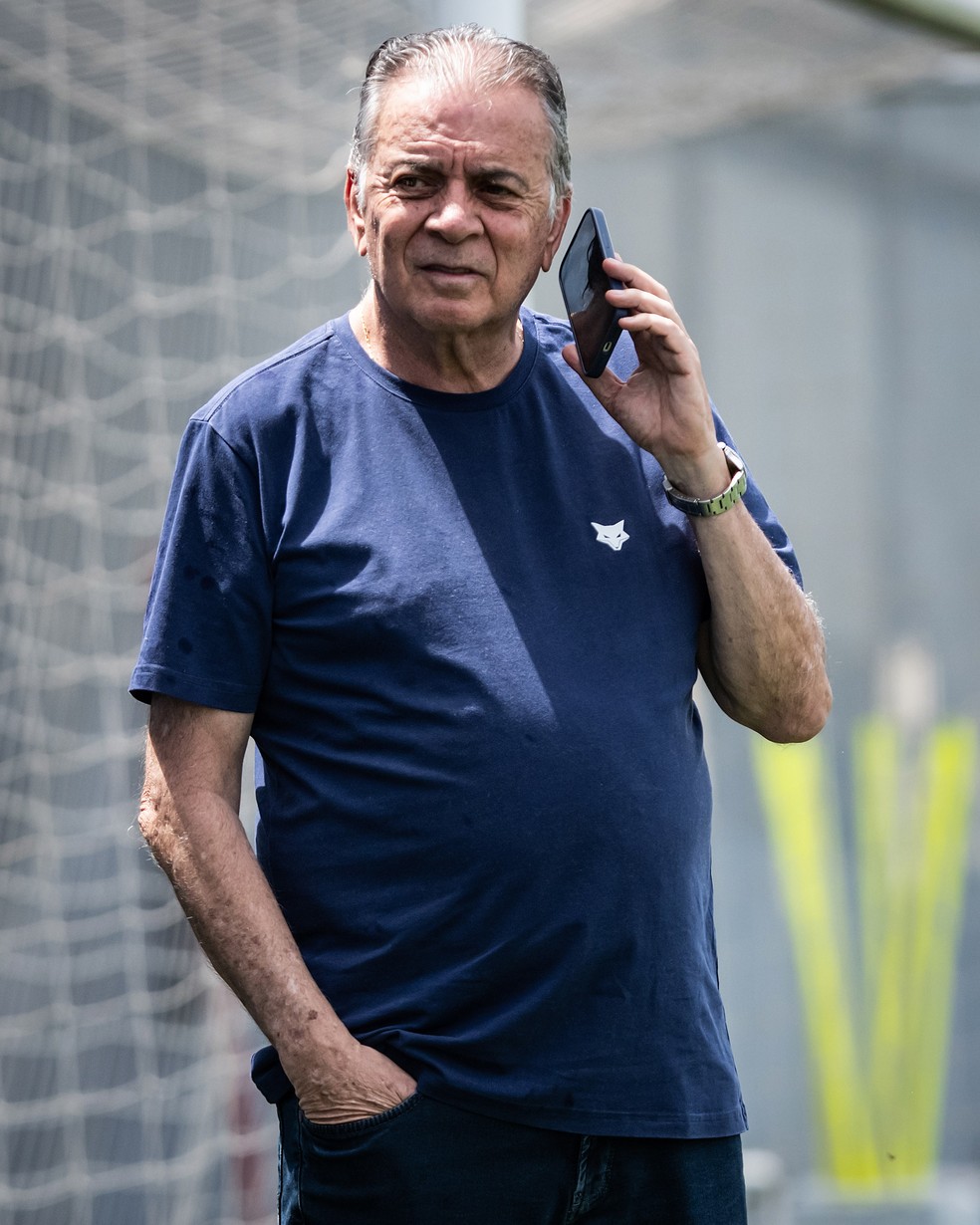 Paulo Pelaipe tem 74 anos e é diretor executivo do Cruzeiro