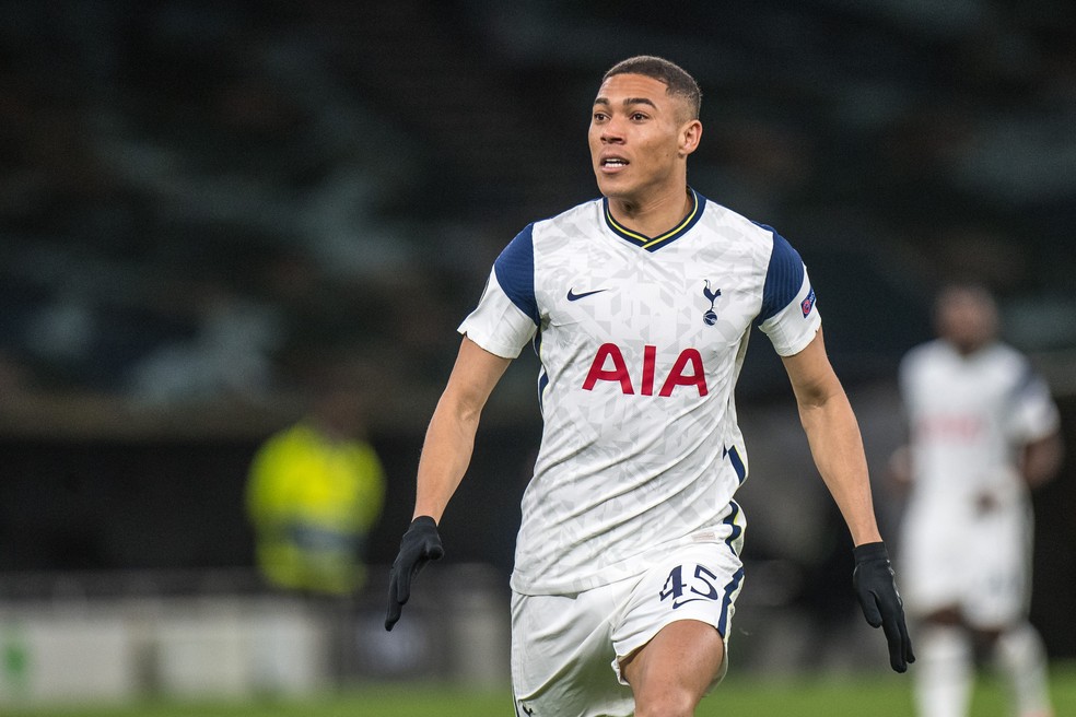 São Paulo busca contratação de Carlos Vinícius para fortalecer o ataque