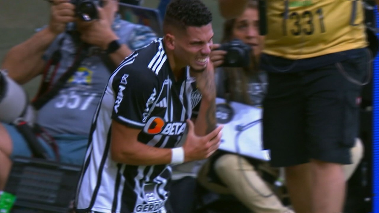 Paulinho brilha, e Galo vence o Corinthians pela Copa do Brasil