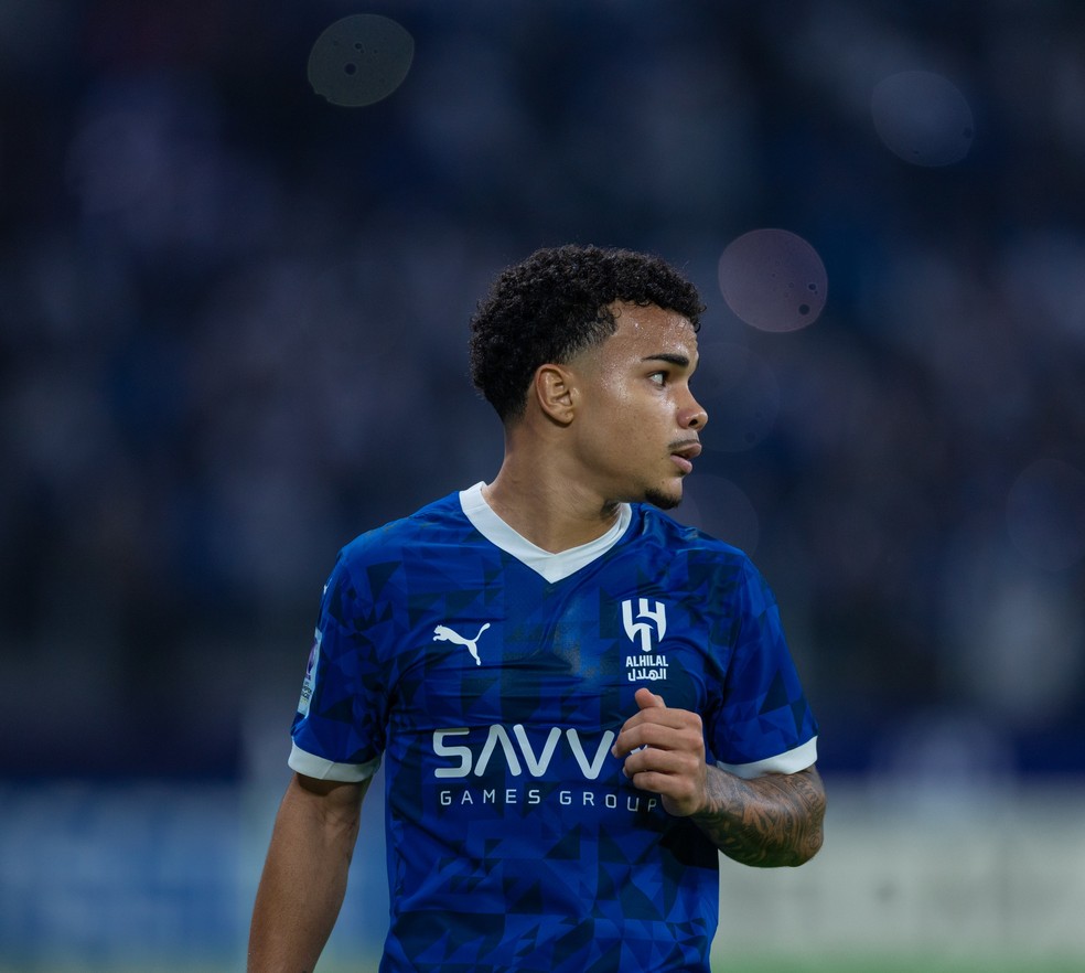 Alagoano Kaio César com a camisa do Al Hilal — Foto: Divulgação/Al Hillal