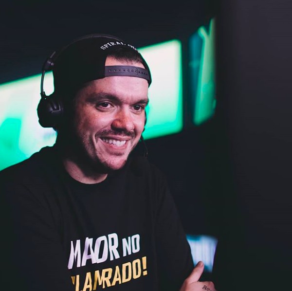 Gaules torna-se o 1º canal brasileiro a ter 50 mil inscritos na Twitch