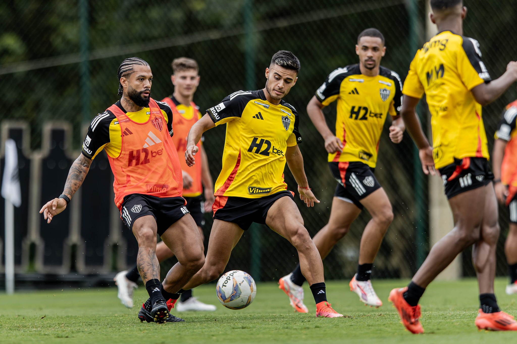 Escalação: Atlético-MG faz mistério sobre Cuello, que tende a ser desfalque no clássico