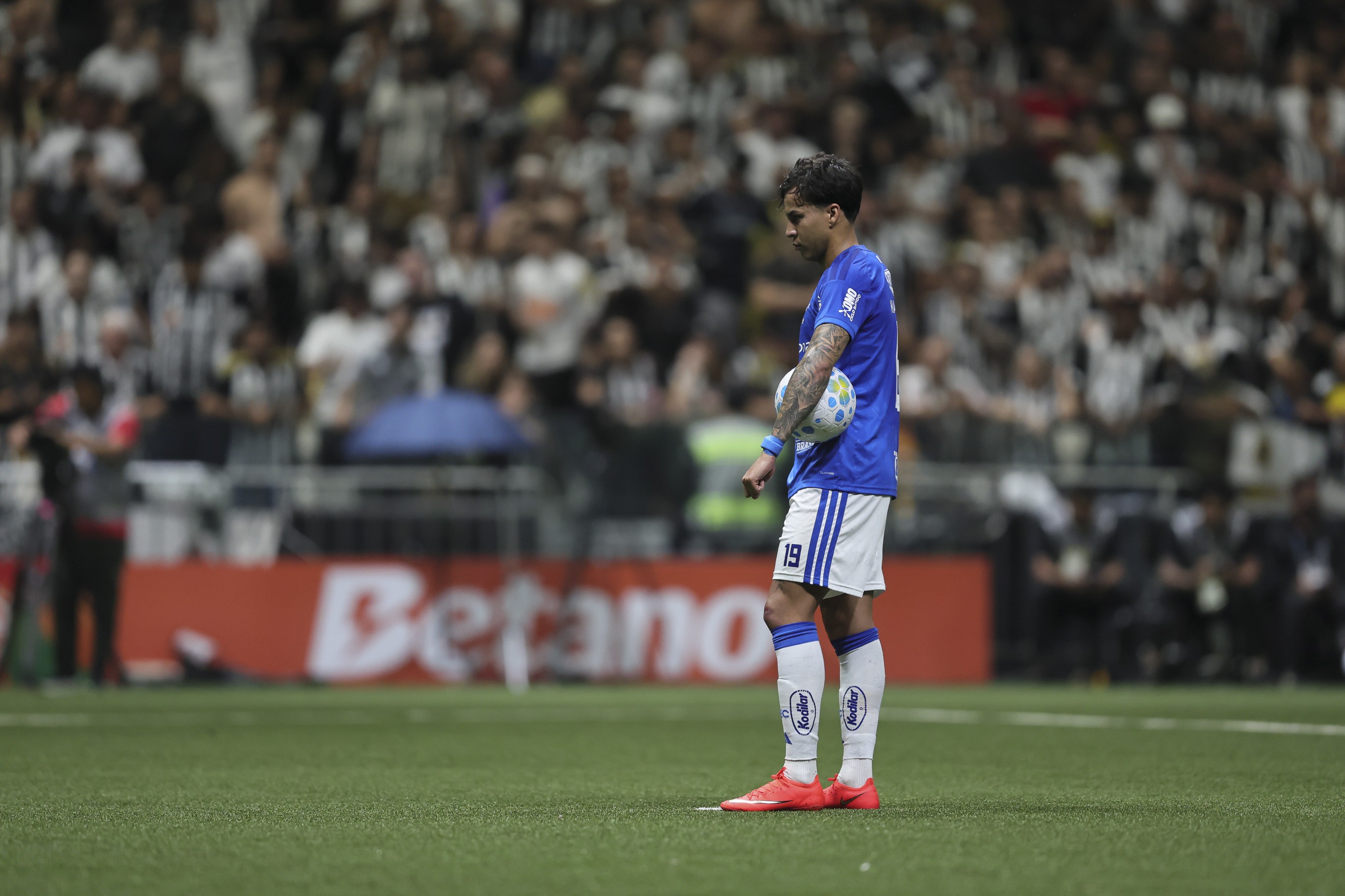 Alexsander filma Kaio Jorge no doping e xinga atacante: "Pai tá aqui, b*"; assista