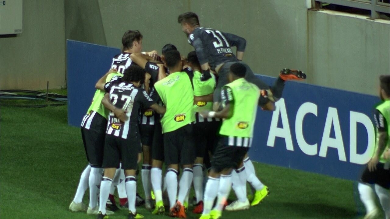 Atlético-MG reencontra Cazares na Sul-Americana; veja cinco fatos marcantes do meia no Galo