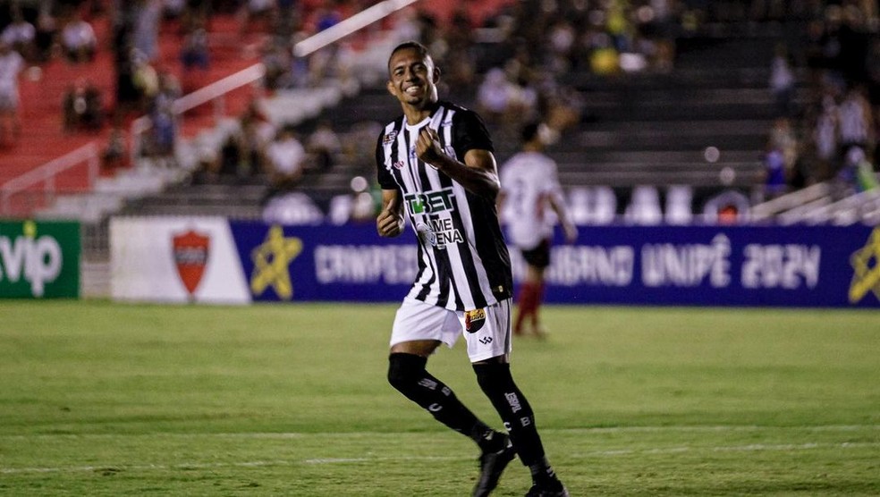 Botafogo-PB, de Dayvison Mosquito, vai encarar o Nacional de Patos nesta segunda-feira (18) � Foto: Cristiano Santos / Botafogo-PB