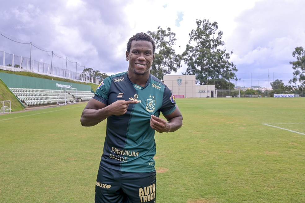 Athletico negocia contratação do atacante Mastriani, do América-MG, Blog  da Nadja