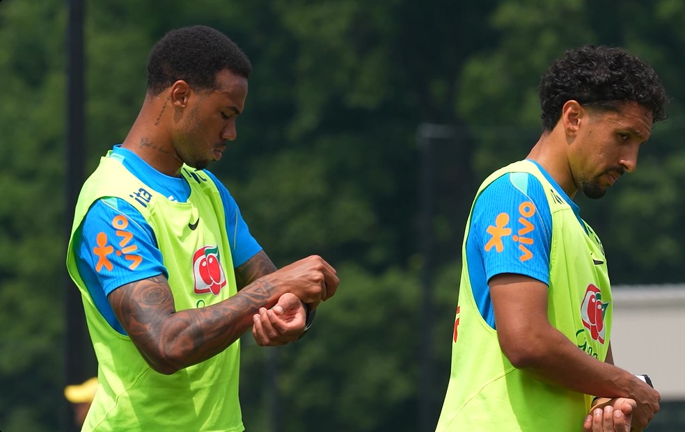 Gabriel Magalhães e Marquinhos consultam munhequeira tática