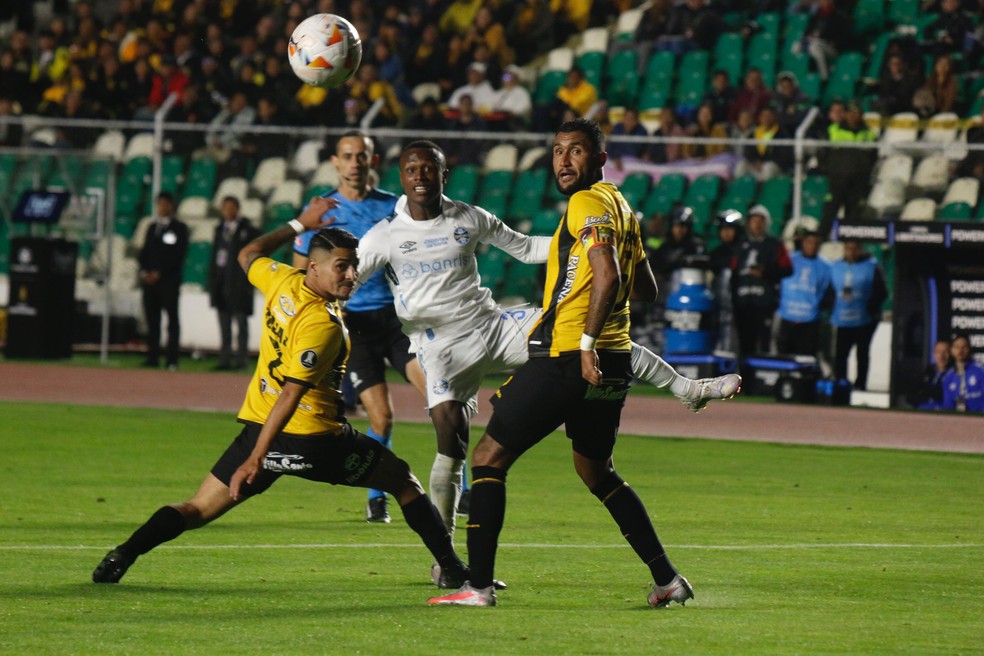 Grêmio perdeu para o The Strongest na estreia da Libertadores — Foto: João Victor Teixeira