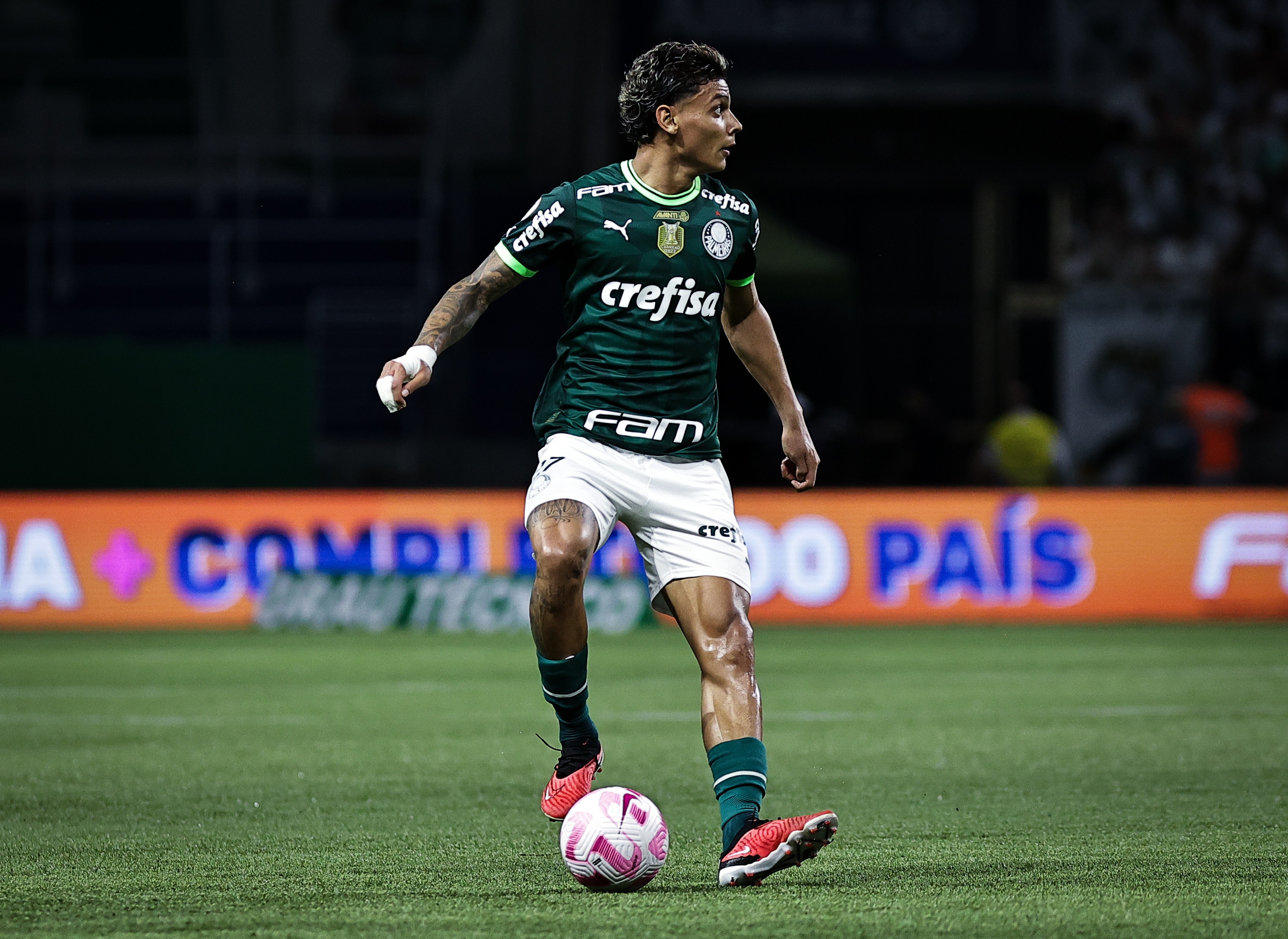 Richard Ríos comemora sequência no Palmeiras e segura empolgação: 
