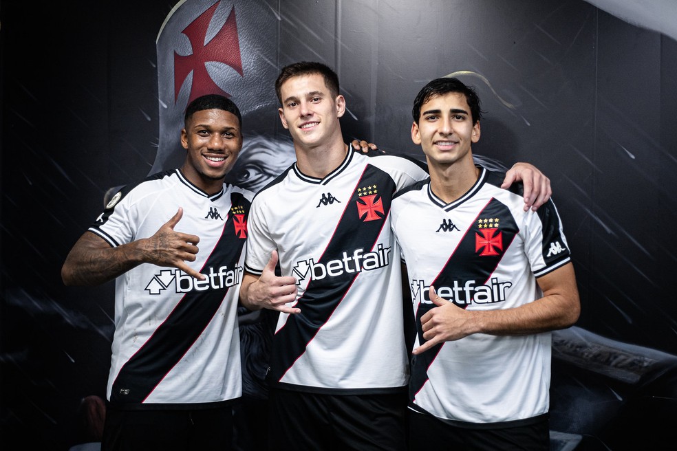Leandrinho, Estrella e JP, do Vasco, na partida contra o S�o Paulo � Foto: Leandro Amorim / CRVG