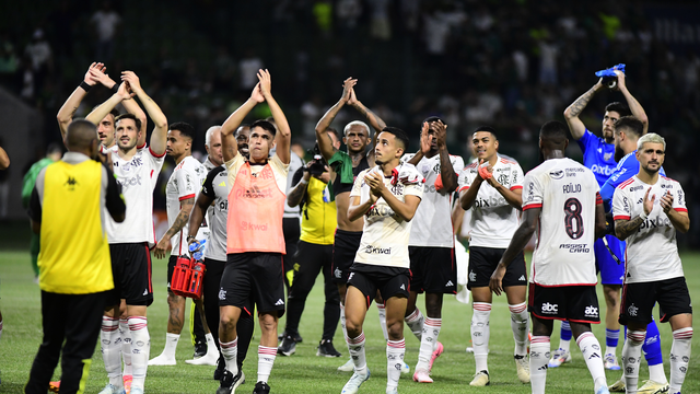 Flamengo comemora classificação contra o Palmeiras na Copa do Brasil