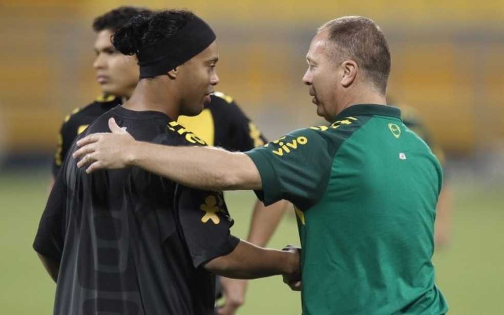 Mano comandou Ronaldinho na Seleção — Foto: IG