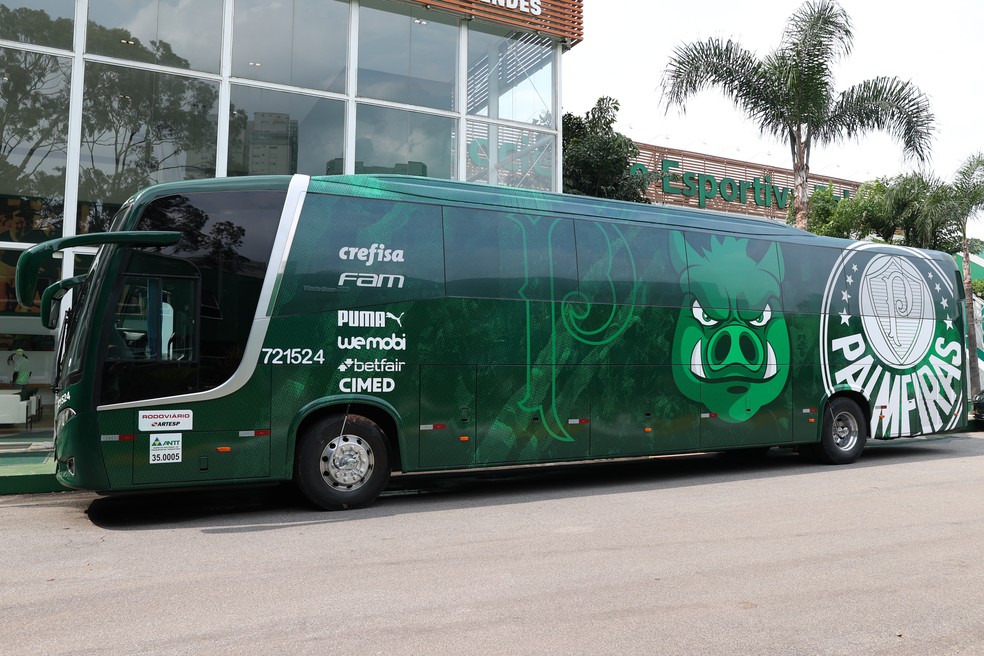 Palmeiras reestiliza ônibus oficial e marca estreia para jogo